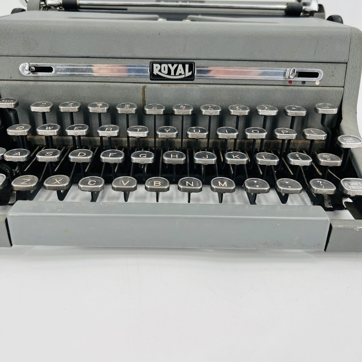 1950 Royal Quiet De Luxe Portable Typewriter Serial