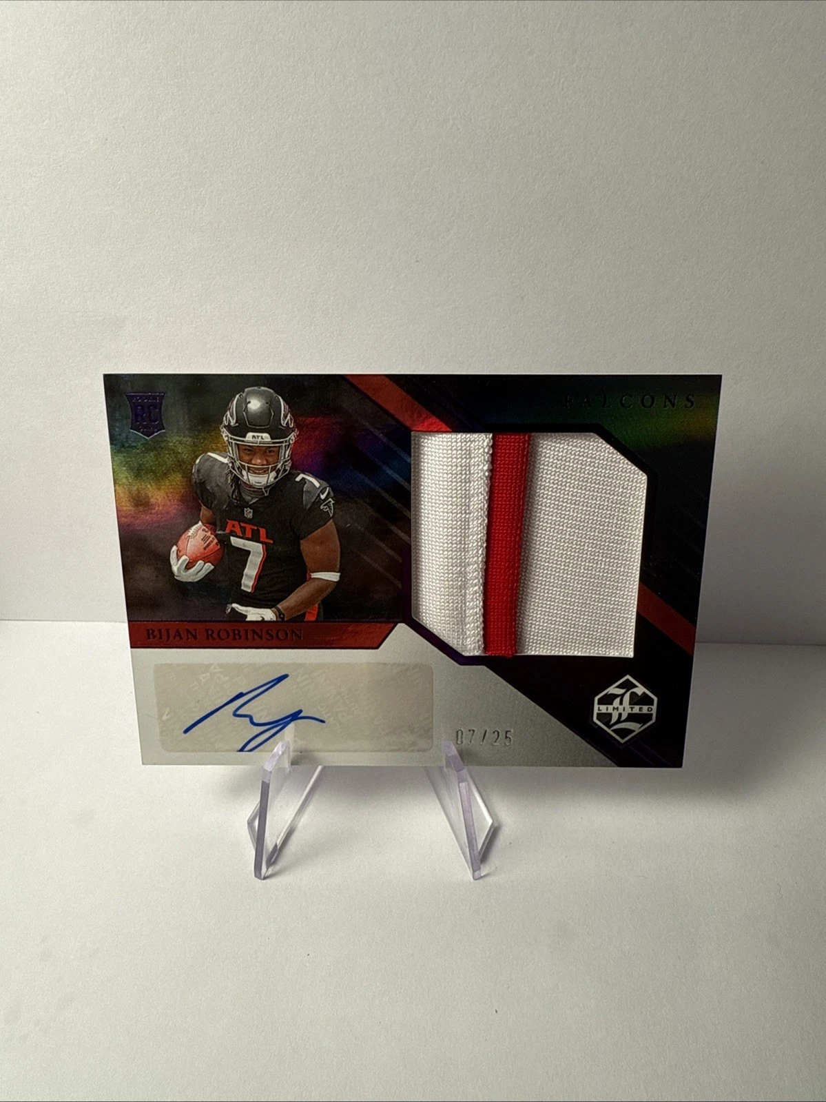 Bijan Robinson Panini Limited #145 Patch Autograph Jumbo-Amethyst Spotlight