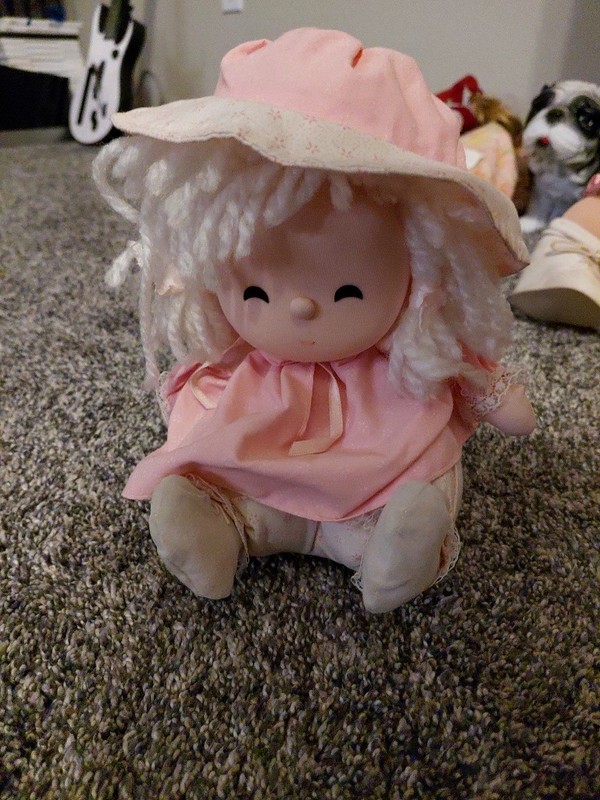 Russ Berrie Musical Doll, Melody Plays "Love Makes The World Go ‘Round"