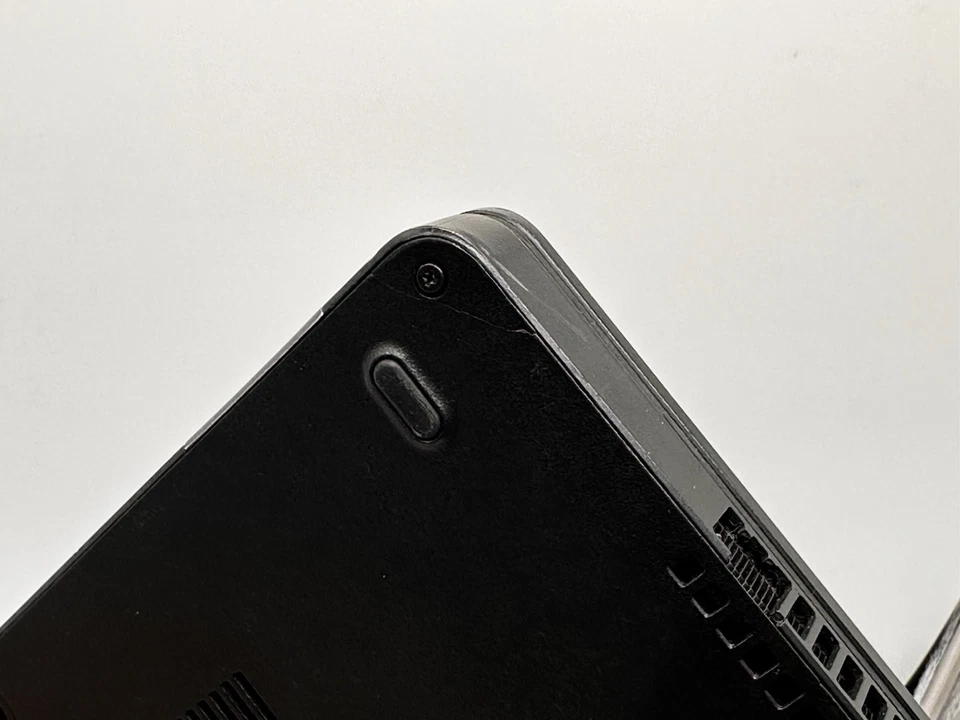 Dell Latitude E5570, Core i5-6300U, @ 2,40 GHz, 8 GB de RAM, sin HDD/OS/cargador Foto 4 de 4