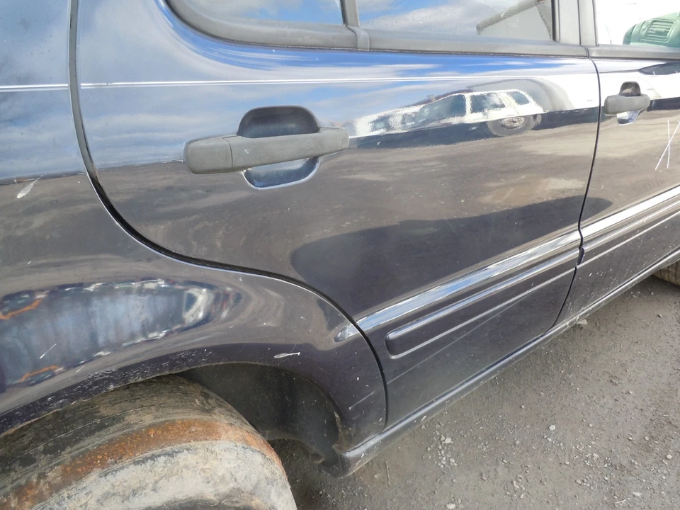 Mercedes-Benz ML320 2000-2003 conjunto de puerta trasera pasajero derecho OEM 359 Foto 3 de 3