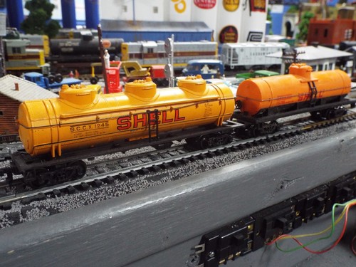 HO Scale Set of 2 Shell Tank Cars: AHM 3 Dome, Bachmann Single Dome