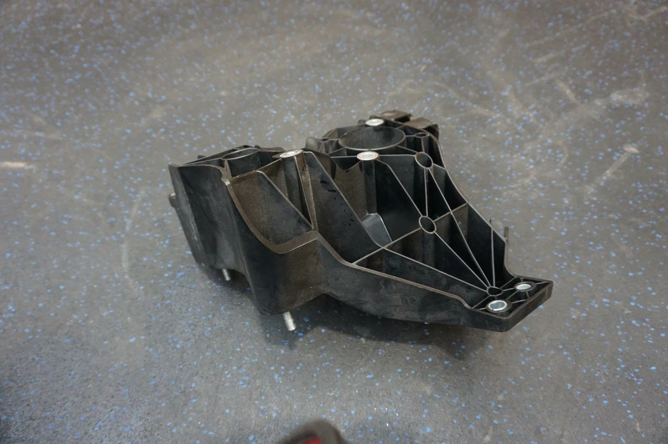 Soporte de montaje de pedal de embrague de freno 423721201B 423721021F OEM Audi R8 08-15 Foto 3 de 4