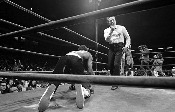 Larry Bonds Crawls On The Canvas After Being Knocked Down 1 OLD BOXING PHOTO Larry Bonds Crawls On The Canvas After Being Knocked Down 1 OLD BOXING PHOTO