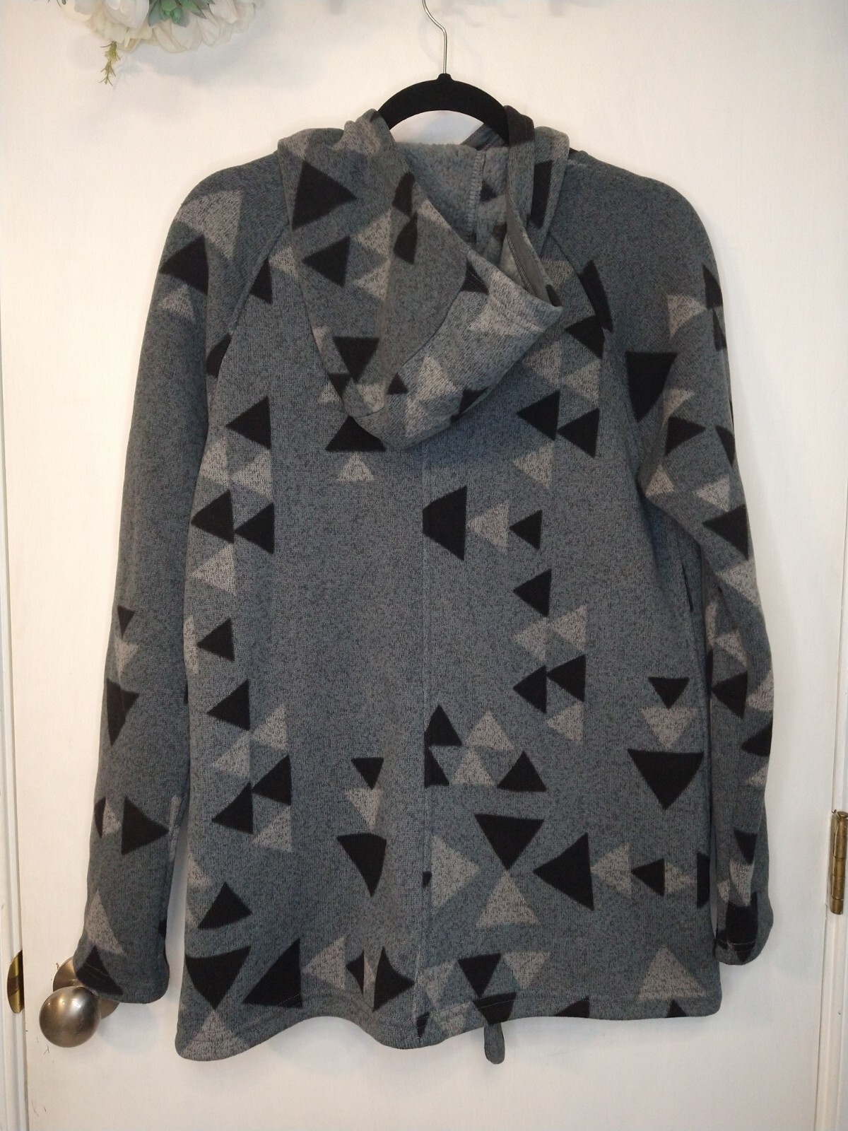 The North Face Geometric Patterned Crescent Wrap … - image 9