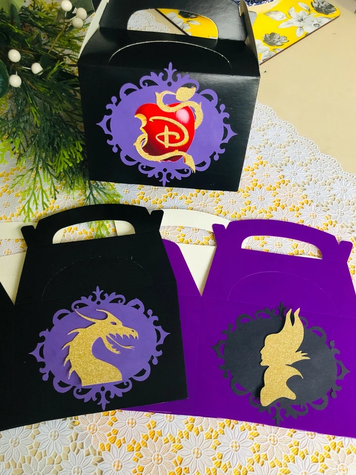 Descendants party pack, favour box,party bags/ boxes, cake topper,personalised,  - Image 4 of 4