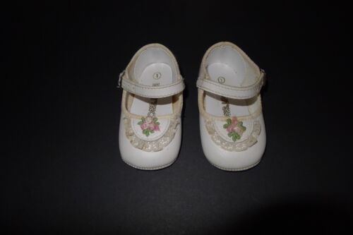 Nice pair of vintage BOUT'SHOU  white baby shoes -Sz 1  - in very good condition - Picture 1 of 6