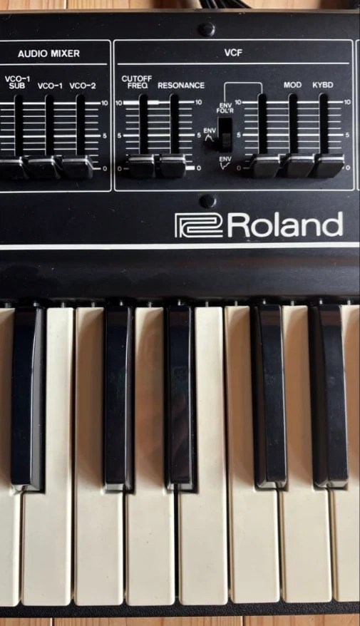 Roland SH-2 Analog Monophonic Synthesizer 37-Key Black - Image 4 of 4