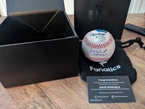 Fanatics Under Wraps Autographed Baseball Dave Winfield 8/10