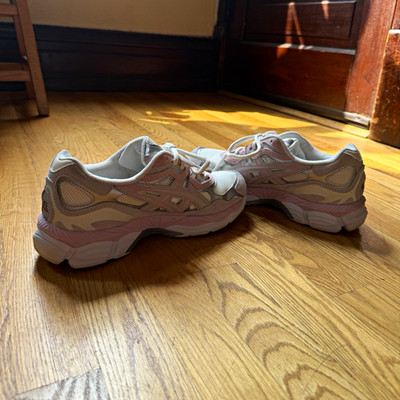 ASICS White/Pink Low Top Lace-Up Athletic Sneaker Shoes, US Women s 8.5