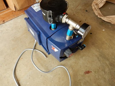 Becker VX 4.25 Oil-Free Vacuum Pump VT Series 2020 3-Phase 1.2 HP Rotary Vane