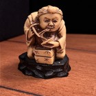 VINTAGE JAPANESE NETSUKE STYLE MAN EATING NOODLES On Base 2.5” — photo 1