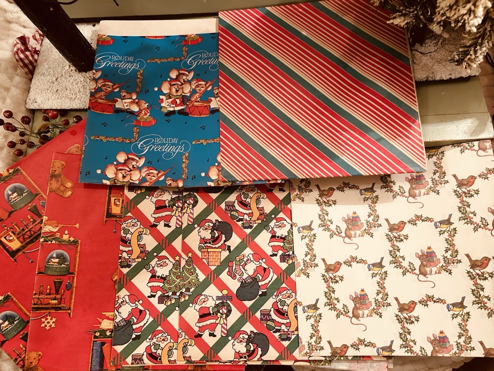 VINTAGE LOT OF CHRISTMAS WRAPPING PAPER 20 LOOSE SHEETS 60’s 70’s Gift Wrap Exc.