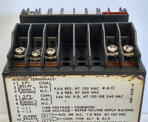 Dwyer 321 LOVE Temperature Controller - Picture 8 of 9