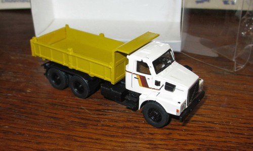 Camion Benne Volvo N10 Blanc Brekina échelle 1/87 - Modèle 85653, Référence 78336
