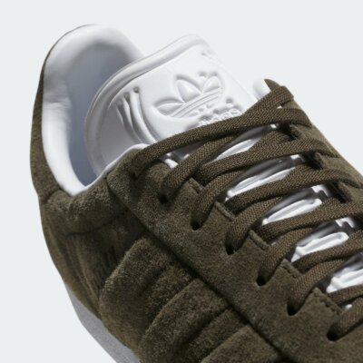 adidas gazelle silver green womens adidas Originals Gazelle x Manchester United - Utility Black/Preloved  Yellow/Gum 4 main image 0