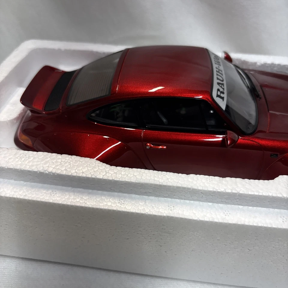 GT Spirit 1/18 Porsche 911/993 RWB - Cauda de pato vermelha - GT759 - Imagem 4 de 4