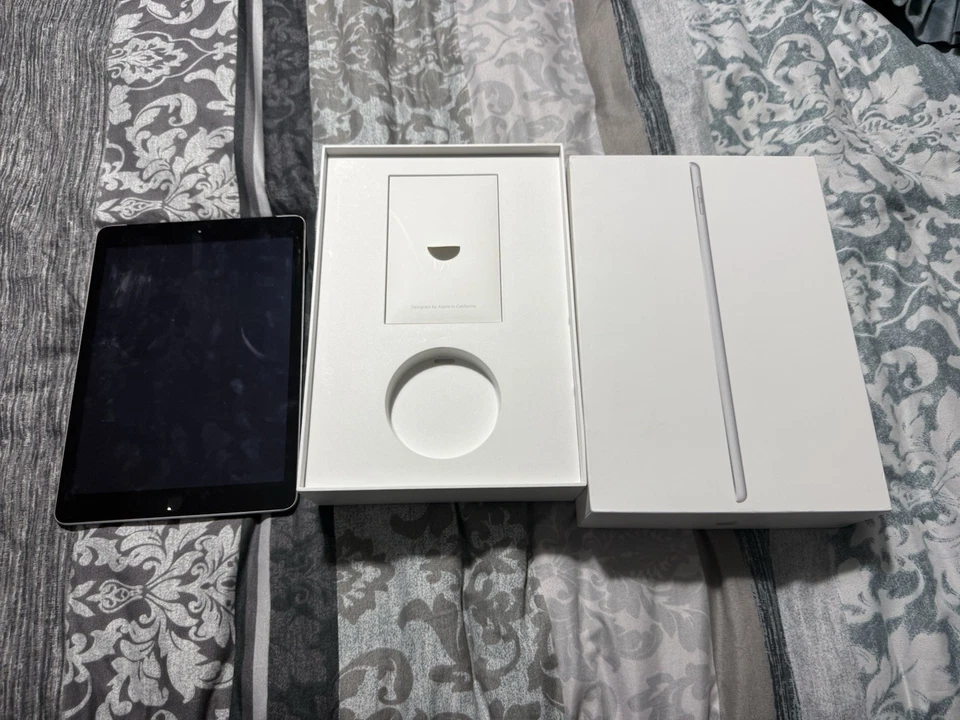 Apple iPad (7th generation) · 32GB · Cellular, foto 1 di 5