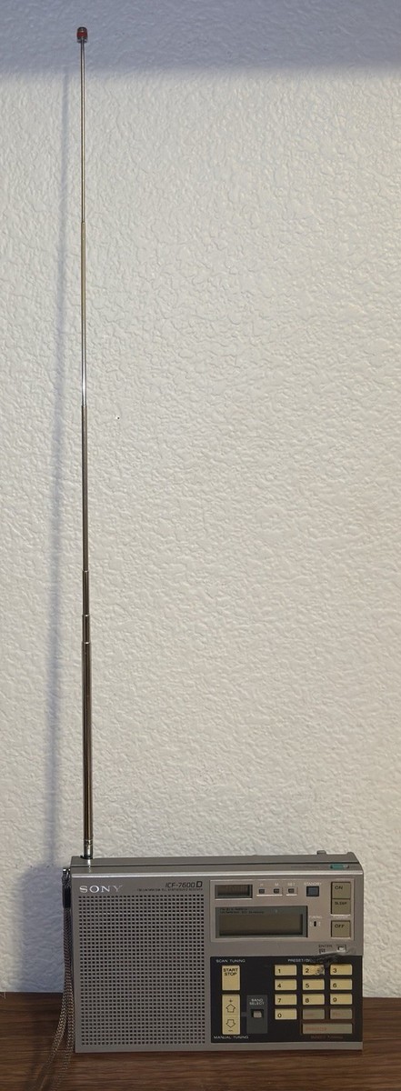 VINTAGE WORKING SONY ICF-7600D Radio Synthesized Receiver SEE