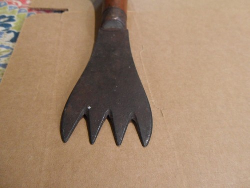 OLD VINTAGE ICE CHIPPER AS PICTURED - Picture 10 of 10