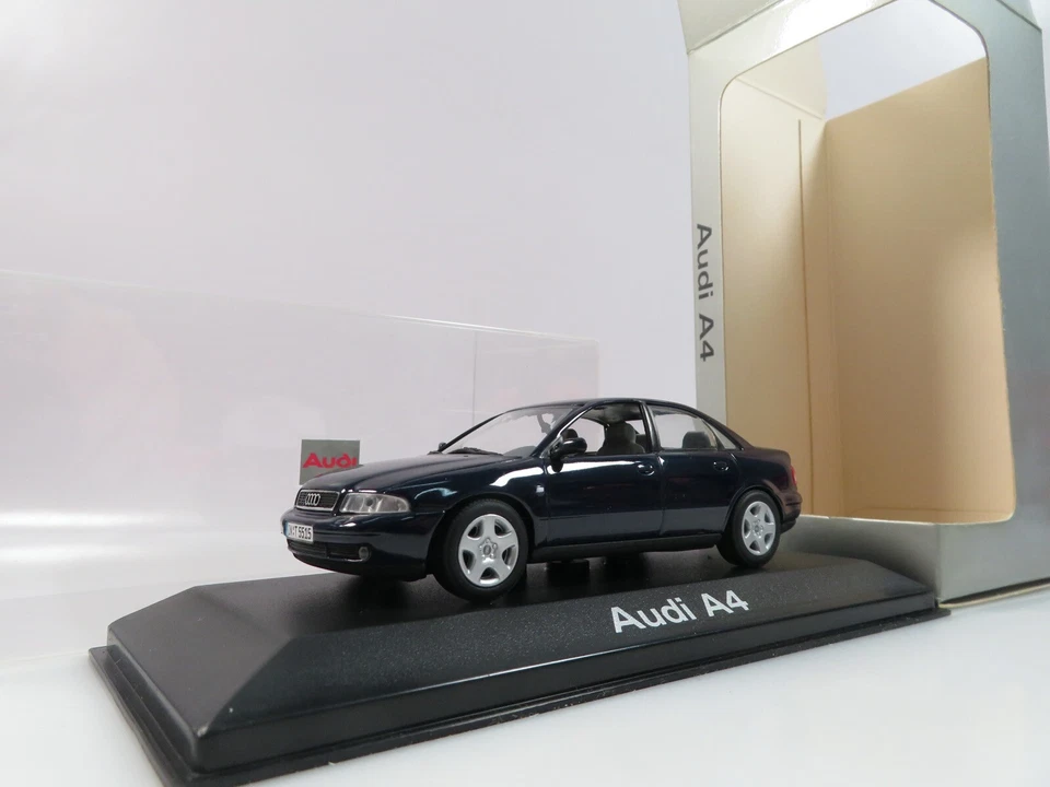 1:43 Minichamps Audi A4 (B5) 2000 santorinblau Ref. 613005 #M-069