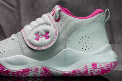 UNDER ARMOUR ZONE BB shoes for girls NEW & AUTHENTIC,  size (YOUTH) 5