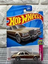 Hot Wheels HW: The '80s 7/10 '82 Cadillac Seville 75/250 Gold/Brown