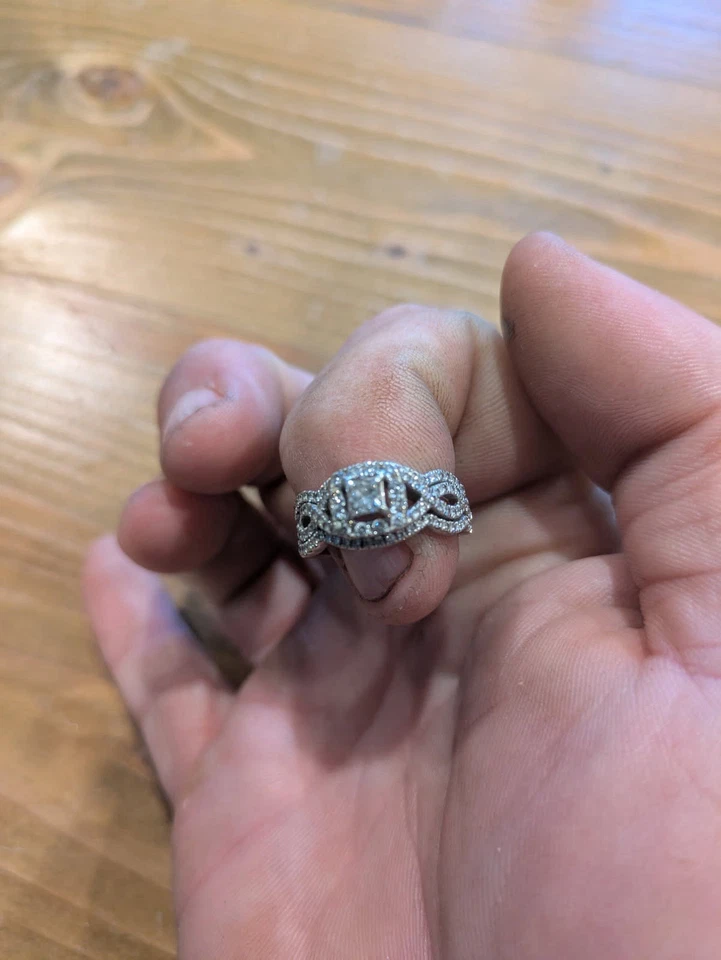 Обручальное кольцо 14 кВт с бриллиантами огранки принцессы Helzberg размер 9 - Изображение 3 из 4