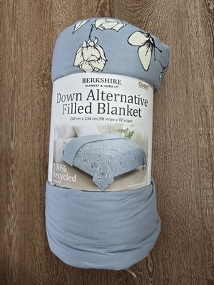 Berkshire Down Alternative Filled Blanket Reverse to Solid Queen Blue