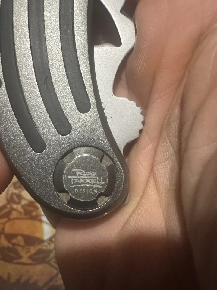 Navaja de bolsillo - Diseño Russ Farrell Foto 4 de 4