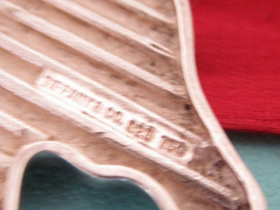 蒂芙尼 18K 金猫小猫肉蓝宝石眼胸针 — 第 4/4 张图片