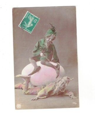 SE1163  BOY DRESSED AS GNOME SITS ON A BIG EASTER EGG TICKLES FRIEND NPG