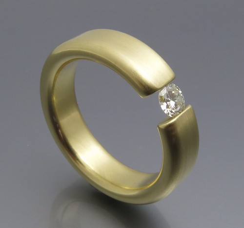 DISEÑO NEUMÁTICO - GRAN ANILLO TENSOR BRILLANTE - ORO 585 - DE ORFEBRERÍA PROPIA - Imagen 4 de 8