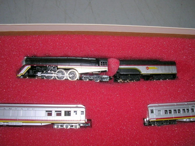 Con-Cor N Scale (The Valley Flyer) Limited Edition Passenger Set #8506 Sante Fe - Image 2 of 4
