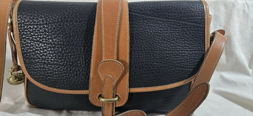 Bolso de montura vintage Dooney & Bourke negro guijarros para todo clima tostado británico Foto 2 de 4