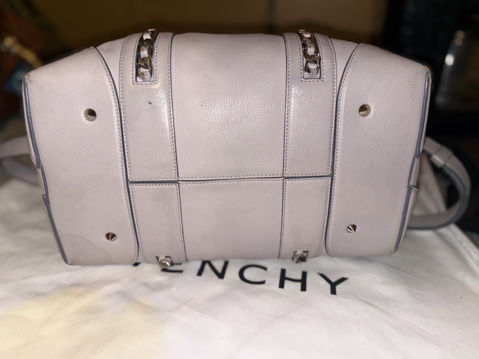 Authentic Givenchy Grey Leather Chain Detail Satc… - image 5