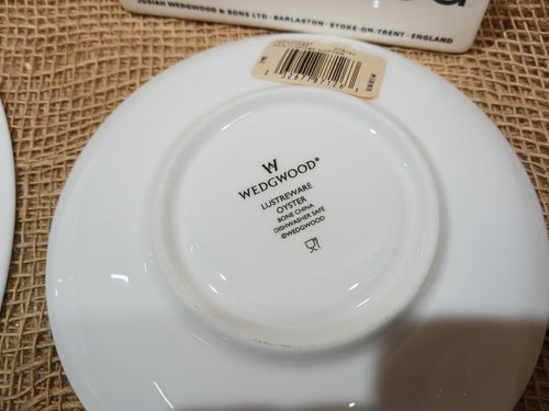 Wedgwood LUSTREWARE OYSTER 4-piece bone china place setting; new, never used - Picture 6 of 6