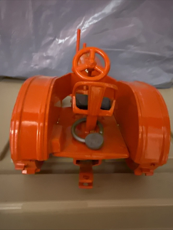 Allis Chalmers U 1/16 Diecast Farm Tractor Replica Collectible By Scale Models - Image 2 of 4