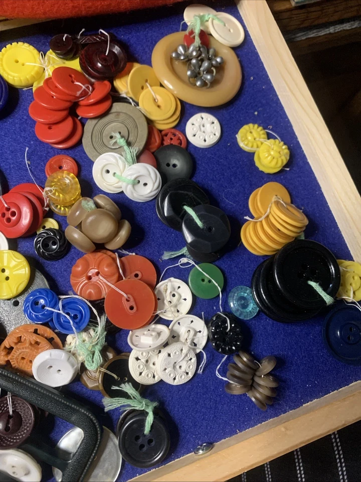 Buttons  - Image 4 of 4