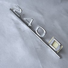Mercedes 240D Emblem Schriftzug W123 mit Bolzen aus Metall 1238170515