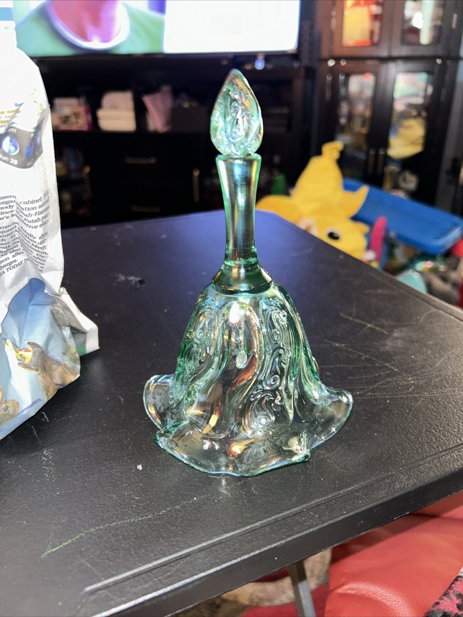 フェントン Sea Mist Green イリデセントホブネイル ハンドベル Fenton Glass Sea Mist Green Bell Paisley Swirl Ruffled Edge