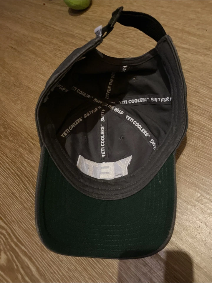 Gorra YETI Coolers Panel Completo Gris Gunmetal Blanco Logo Bordado Foto 2 de 3