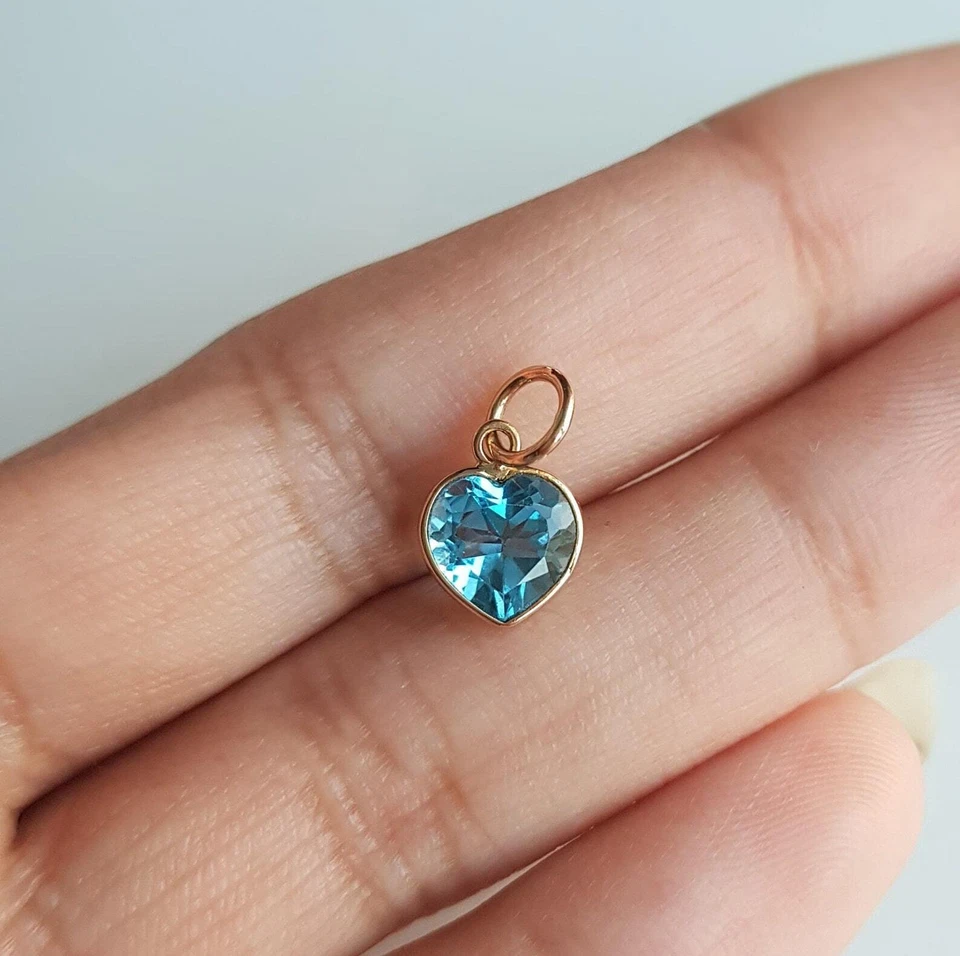 Collar hecho a mano colgante de piedras preciosas naturales con dije de topacio azul corazón oro macizo de 18k Foto 3 de 4