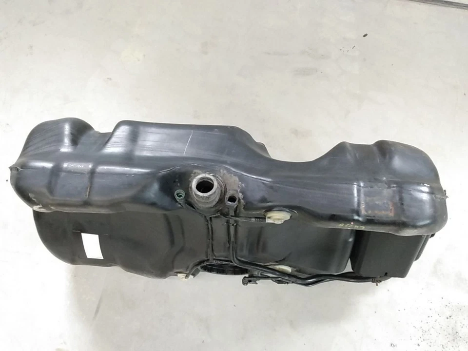 Saab 9-5 Aero Sedan Fuel Gas Storage Reservoir Tank Fits 1999-2005 99 00 01 02 Foto 3 de 4