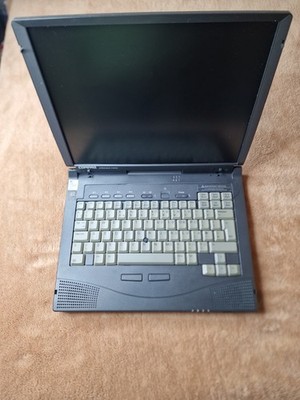 Vintage Compaq Armada 7400 Floppy Laptop Pentium II 14'' ungetestet Beschreibung lesen