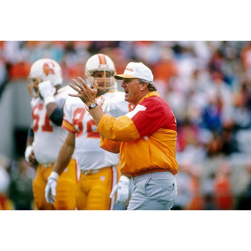 Tampa Bay Buccaneers 90s STARTER puffer LOGOS jacket L creamsicle