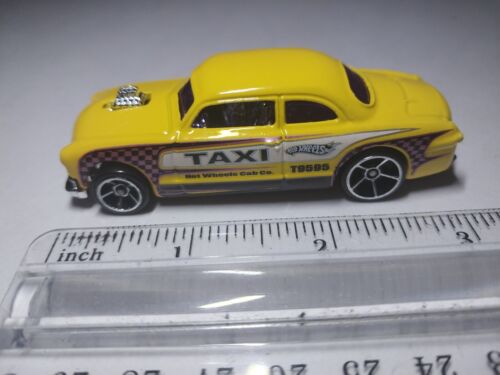 Hot Wheels Yellow Shoe Box Taxi Cab - Picture 1 of 5