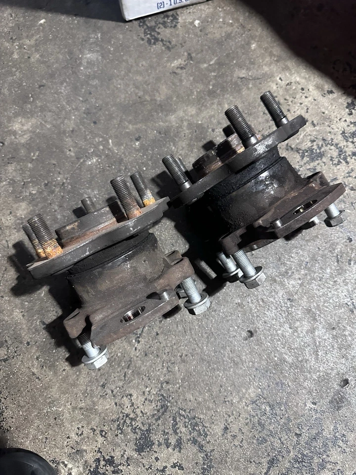 1990-1996 Nissan 300ZX Twin Turbo Rear Wheel Hubs with wheel bearings - Image 2 of 3