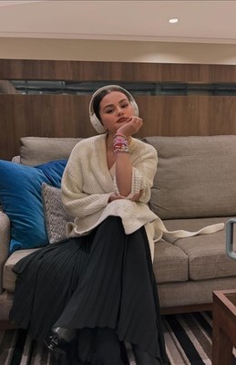 Selena Gomez Sitting Couch Wearing White Sweater 11x17