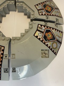 Lego System (6975) U.F.O Alien Avenger Saucer Top With Printed Tiles Partial Set